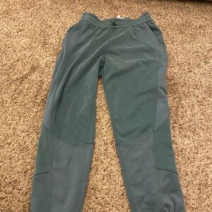 Lululemon size 6 scuba pant.